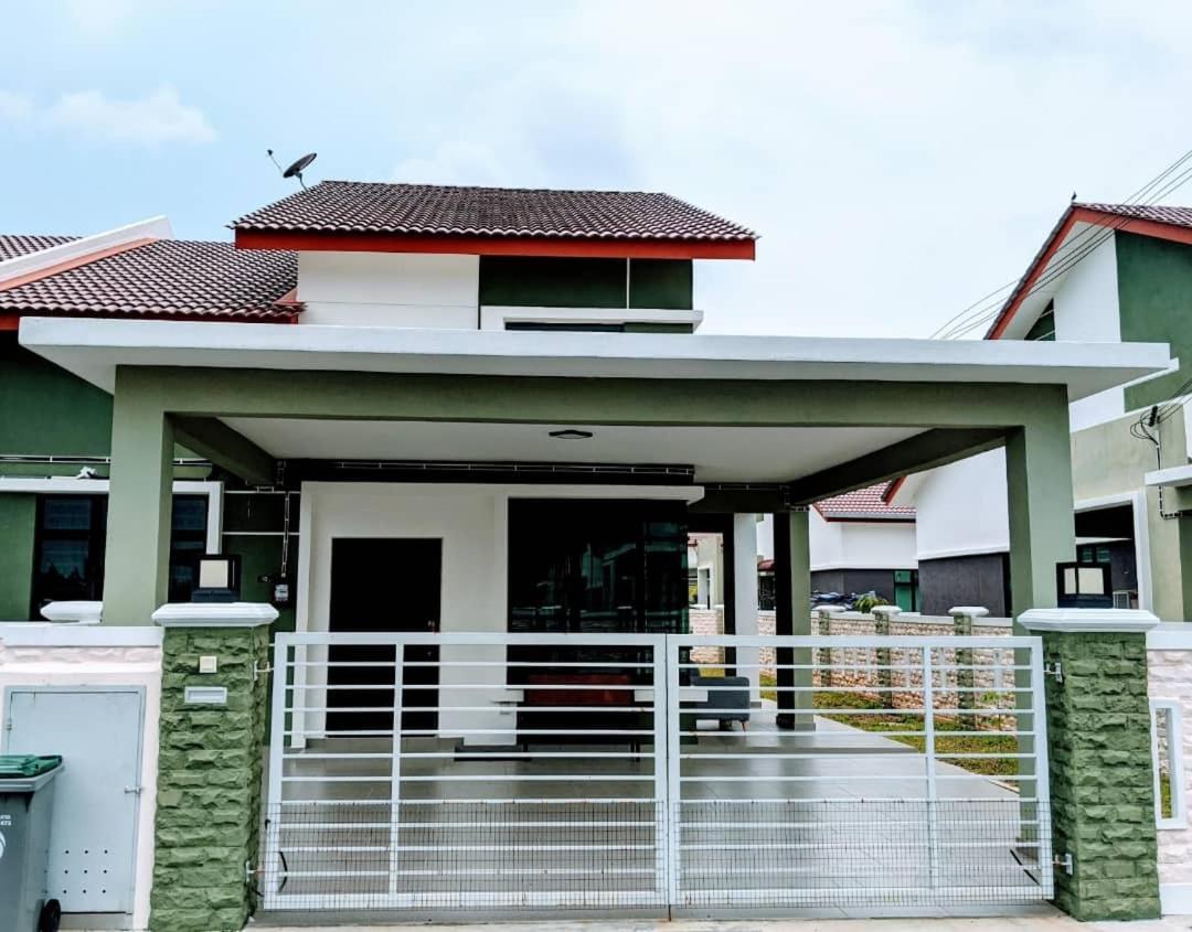 Syifa Homestay Melaka エクステリア 写真